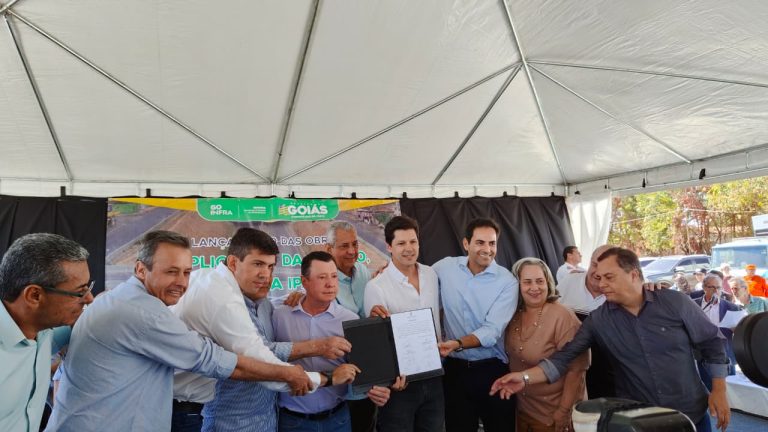 Daniel Vilela assina autorização para início da duplicação da GO-330 em Catalão