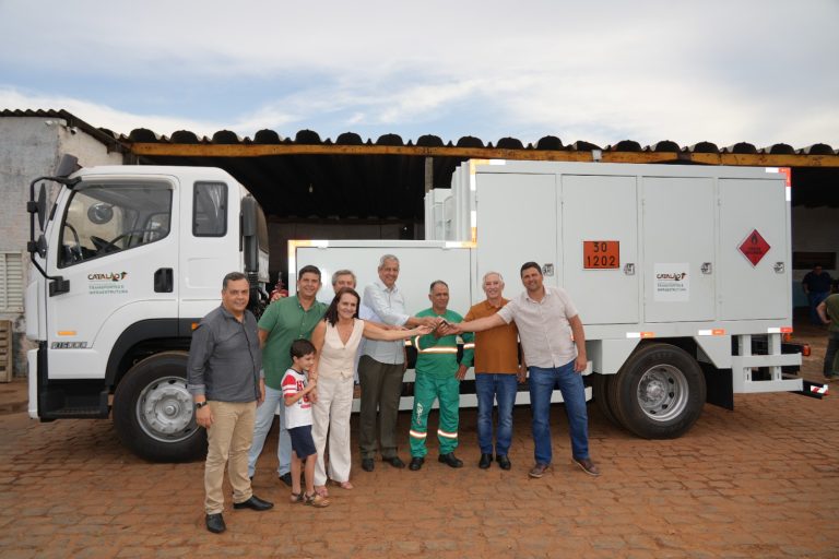 Velomar entrega caminhão-comboio e anuncia novos maquinários em Catalão