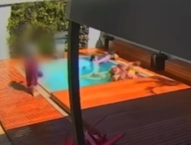Avó salva netos de acidente com deck automático em piscina de Trindade