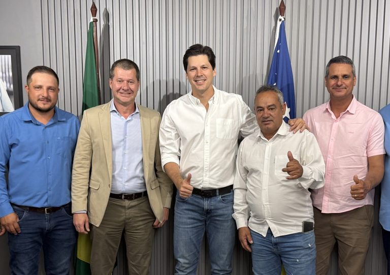 Daniel Vilela recebe prefeito de Campo Alegre em gesto de aproximação política