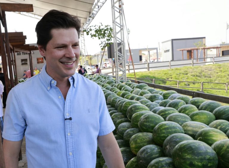 Daniel Vilela prestigia Festa da Melancia e reforça importância do agronegócio em Uruana