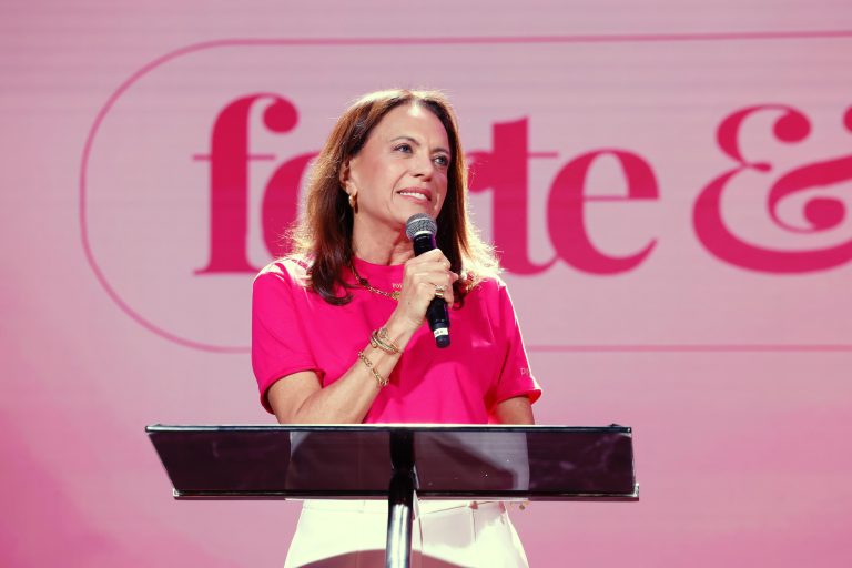 Gracinha Caiado destaca parceria entre Estado e igrejas em evento para mulheres