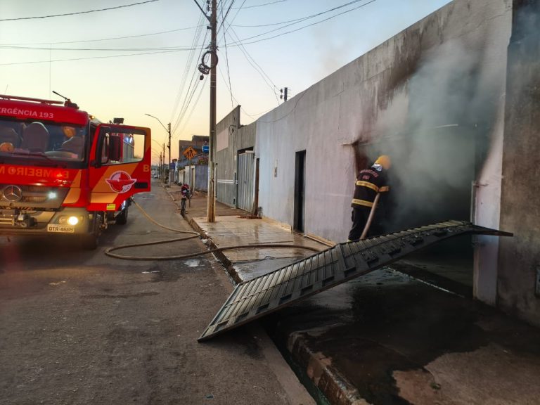 Fritadeira ligada provoca incêndio em casa de Catalão