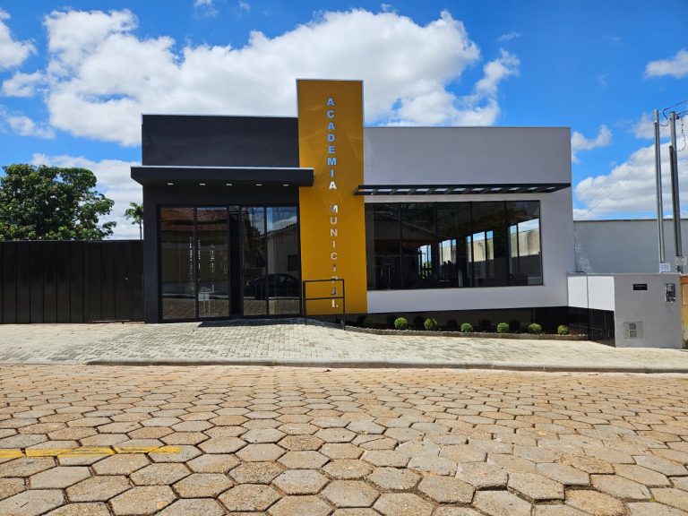 Nova Aurora inaugura Academia Municipal de Musculação como presente pelos 72 anos da cidade