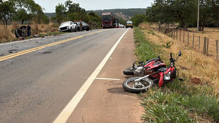 Motociclista de 60 anos fica ferido em acidente entre carreta e carro na GO-330 em Catalão