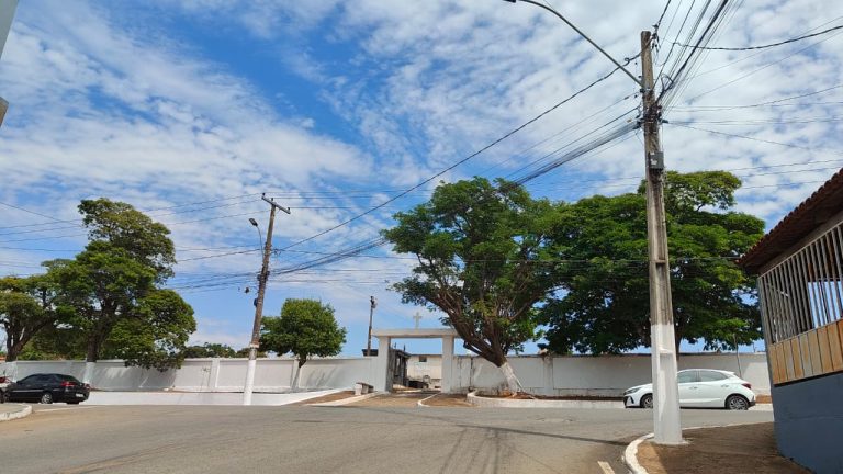 Prefeitura prepara cemitérios de Catalão para receber visitantes no Dia de Finados