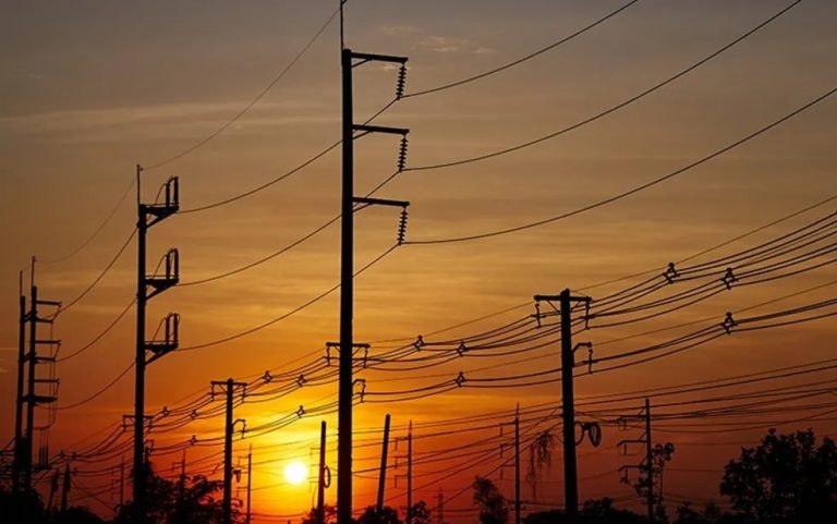 Incêndio em subestação no Paraná causa apagão em quase 50 cidades de Goiás