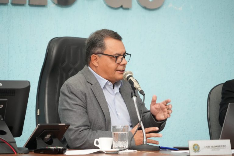Jair Humberto anuncia digitalização total da Câmara e conduz sessão com nove projetos aprovados