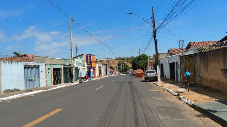 Moradores cobram redutores de velocidade na Avenida Anhanguera, em Catalão