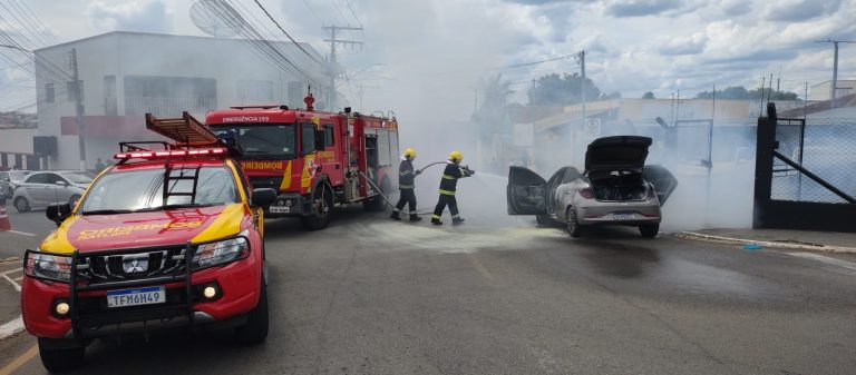 Mulher coloca fogo em veículo durante negociação de venda em Catalão