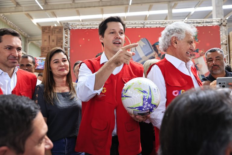 “Levar alegria a quem mais precisa é dever do governo”, afirma Daniel Vilela em entrega do Natal do Bem