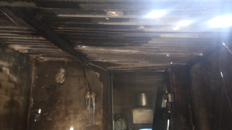 Fogão a lenha causa incêndio em casa no centro de Goiandira