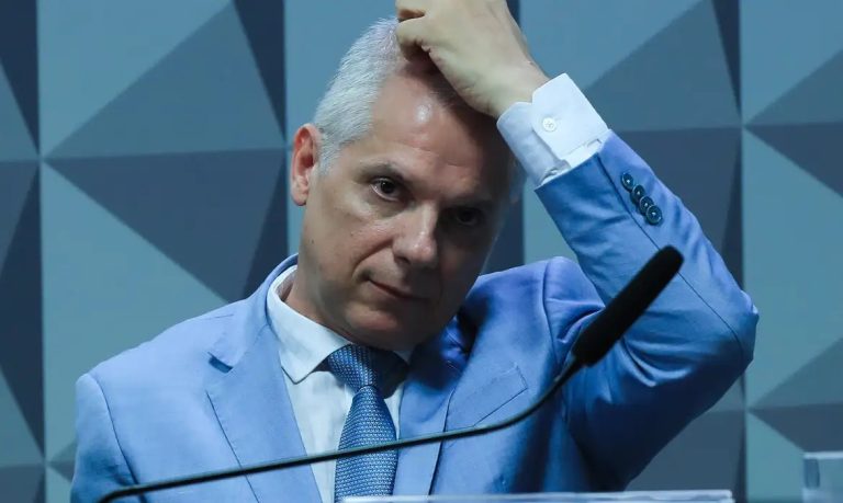 Ex-presidente do INSS é preso em nova fase da Operação Sem Desconto