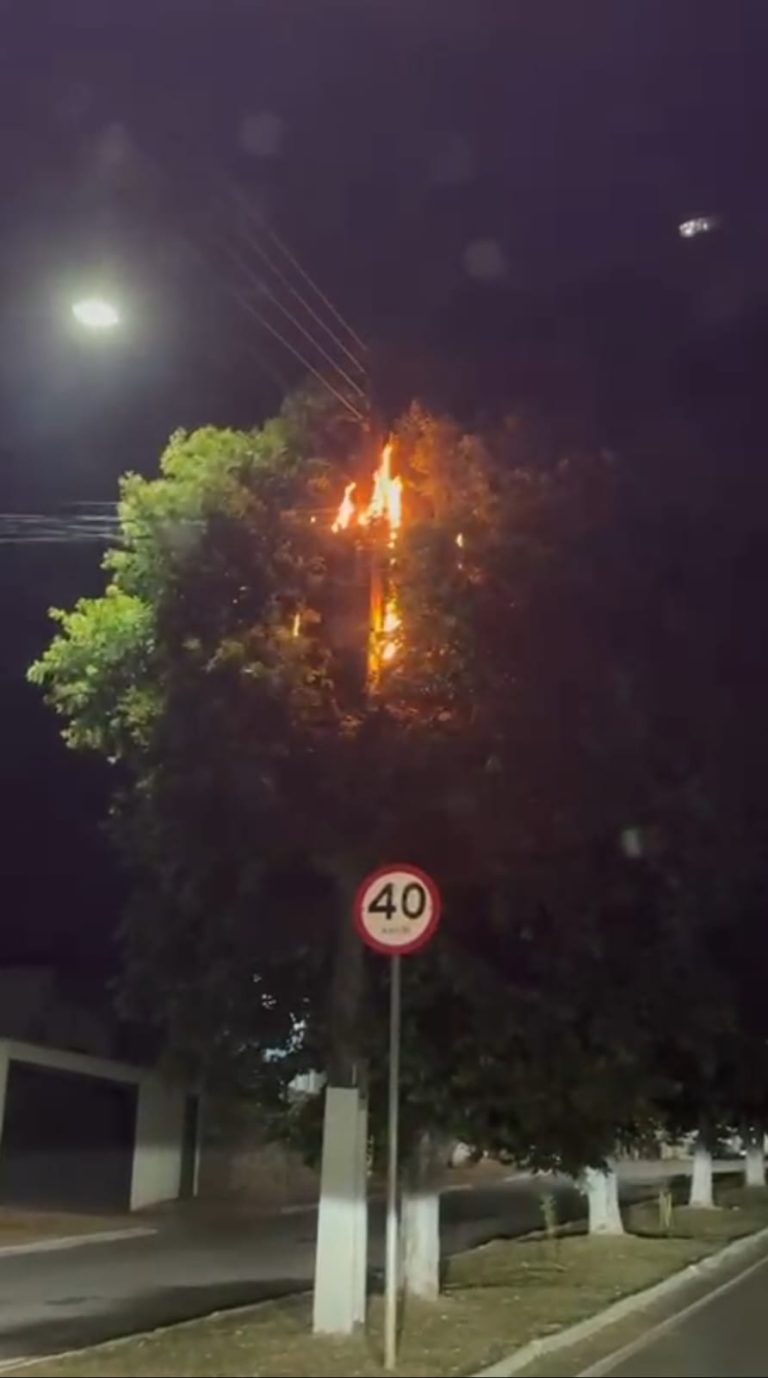 Poste pega fogo e provoca longas interrupções de energia em Catalão