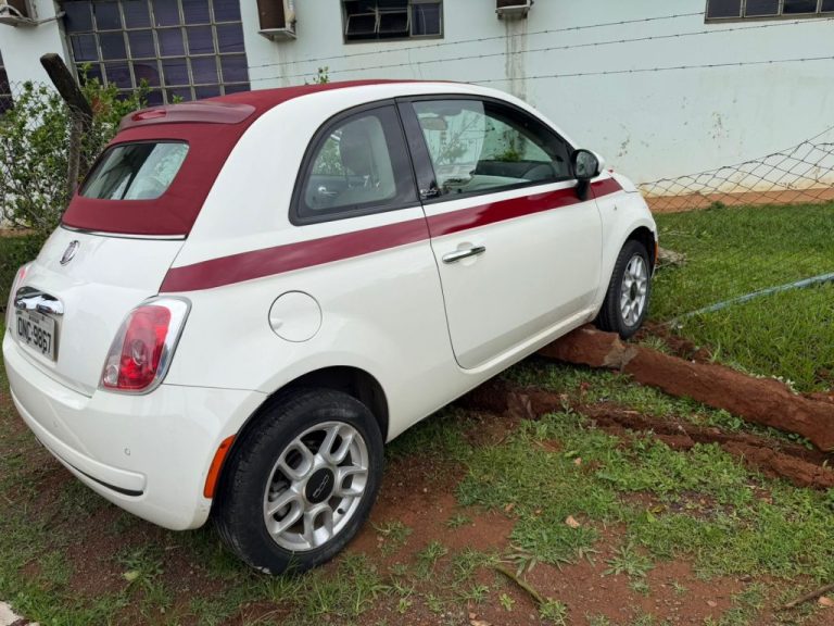 Idosa perde controle do carro após falha mecânica e sai ilesa em Catalão