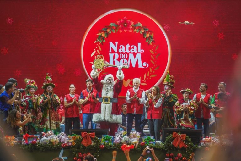 Caiado e Gracinha distribuem mais de 20 mil brinquedos no Natal do Bem e emocionam famílias em Goiânia