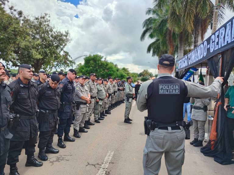 PM lança Operação Comando-Geral Itinerante em Catalão e homenageia policiais com medalhas
