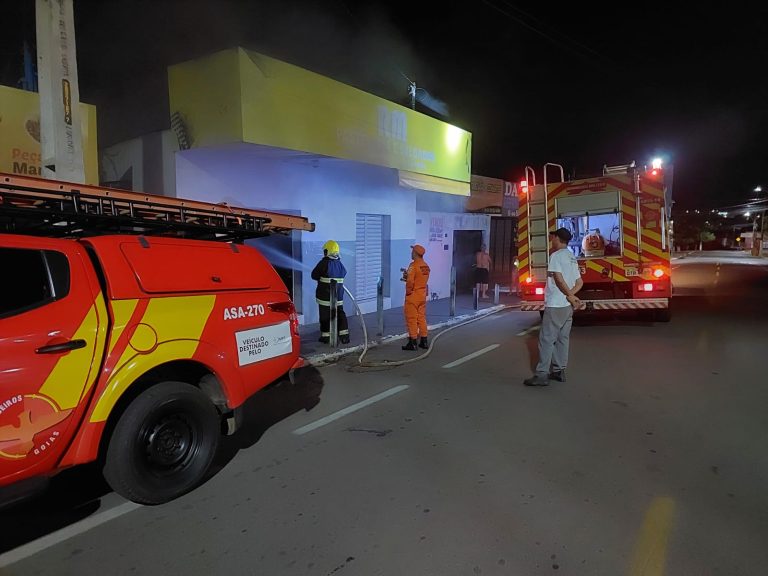 Incêndio atinge pastelaria no bairro Jardim Paulista e mobiliza Bombeiros em Catalão