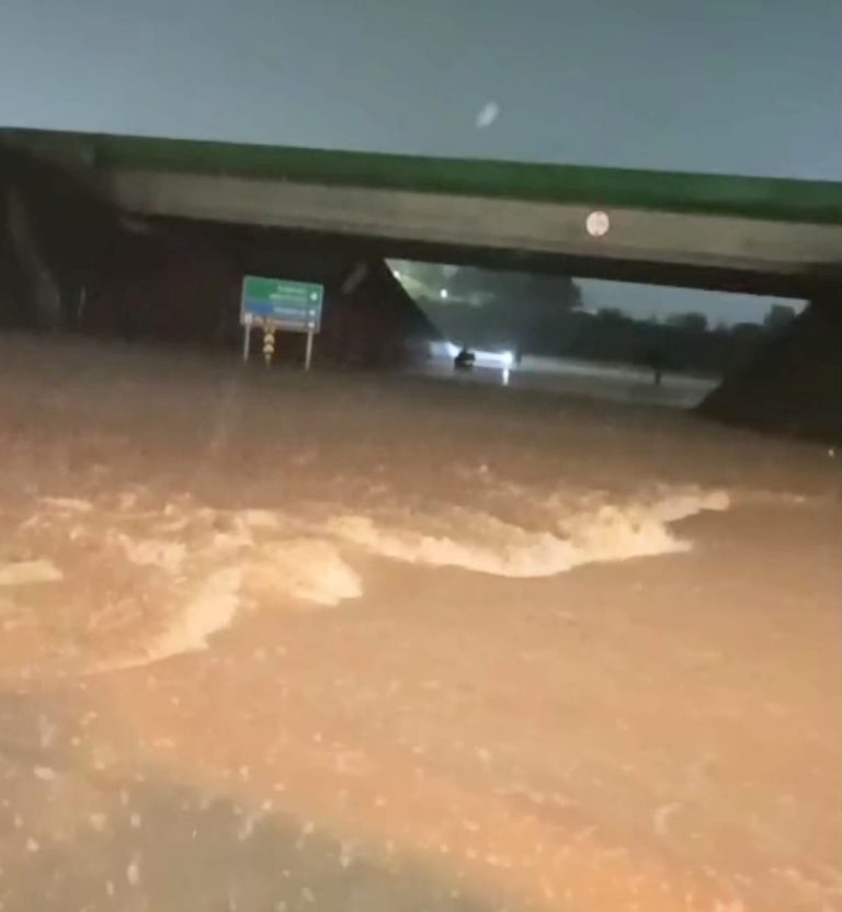 Ecovias aponta falta de drenagem no Pontal Norte e detalha ações após alagamento na BR-050 em Catalão