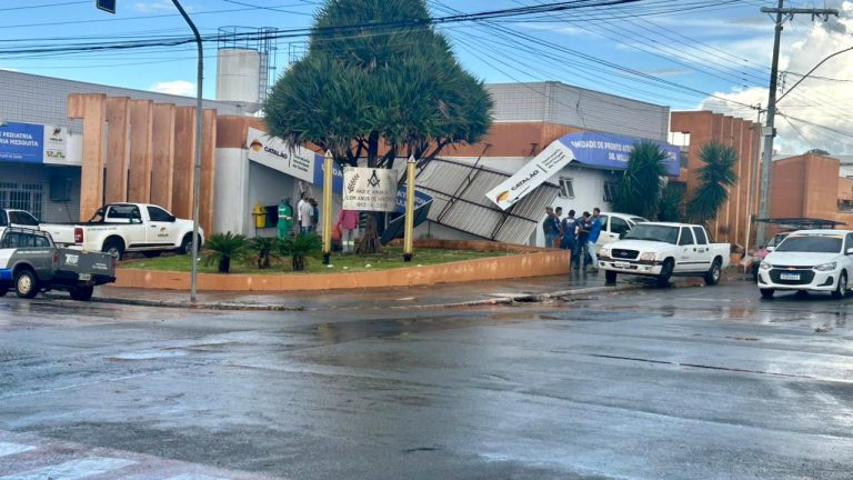 Chuva forte após calor intenso provoca alagamentos e danos em unidade de saúde em Catalão