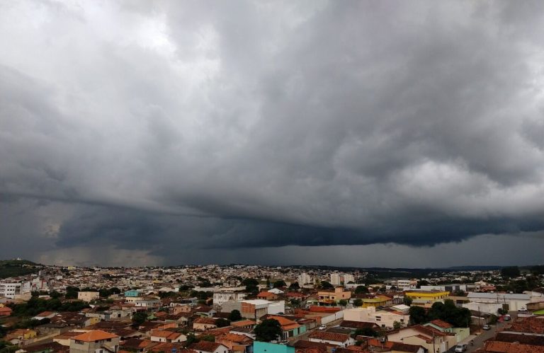 Zona de convergência marca início de 2026 com previsão de chuva forte em Catalão e Goiás
