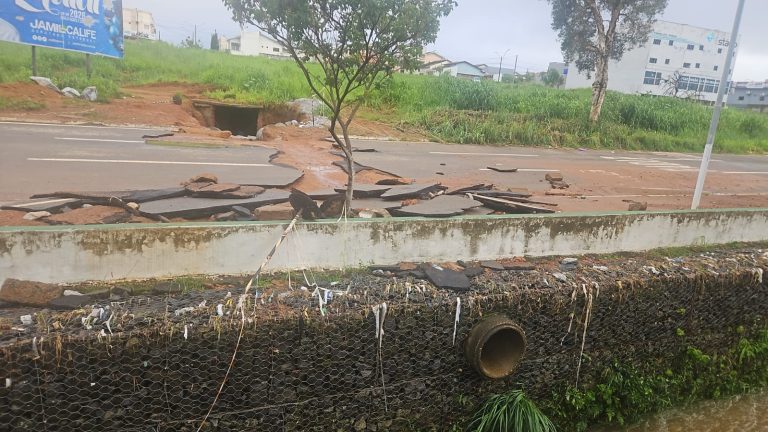 Chuva de mais de 48 mm em 1 hora causa alagamentos e transtornos em Catalão