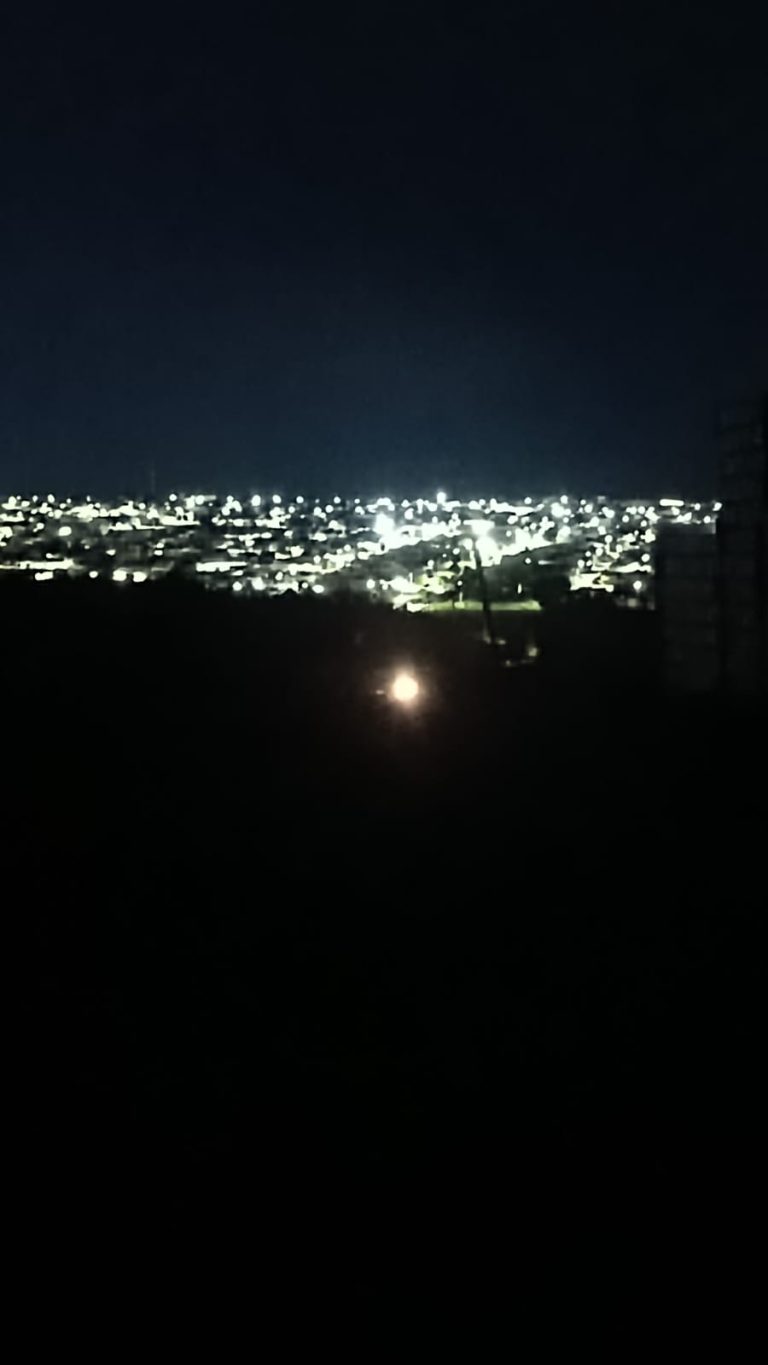 Prejuízos e reclamações: quedas de energia revoltam moradores do Alvino Albino