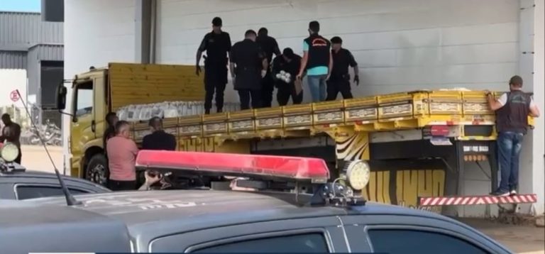 Carga com quase 3 mil litros de defensivos agrícolas falsificados é apreendida em Catalão