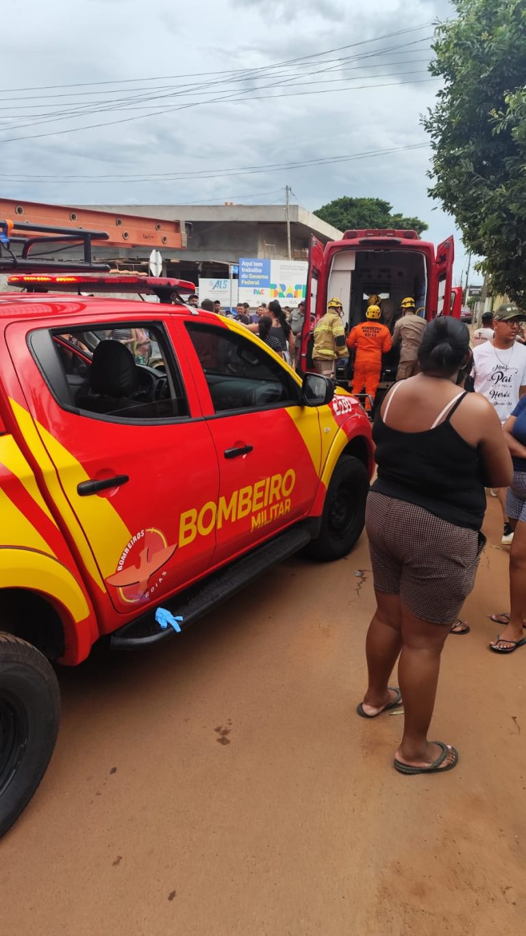 Jovem de 19 anos fica gravemente ferido após acidente entre carro e moto em Goiandira