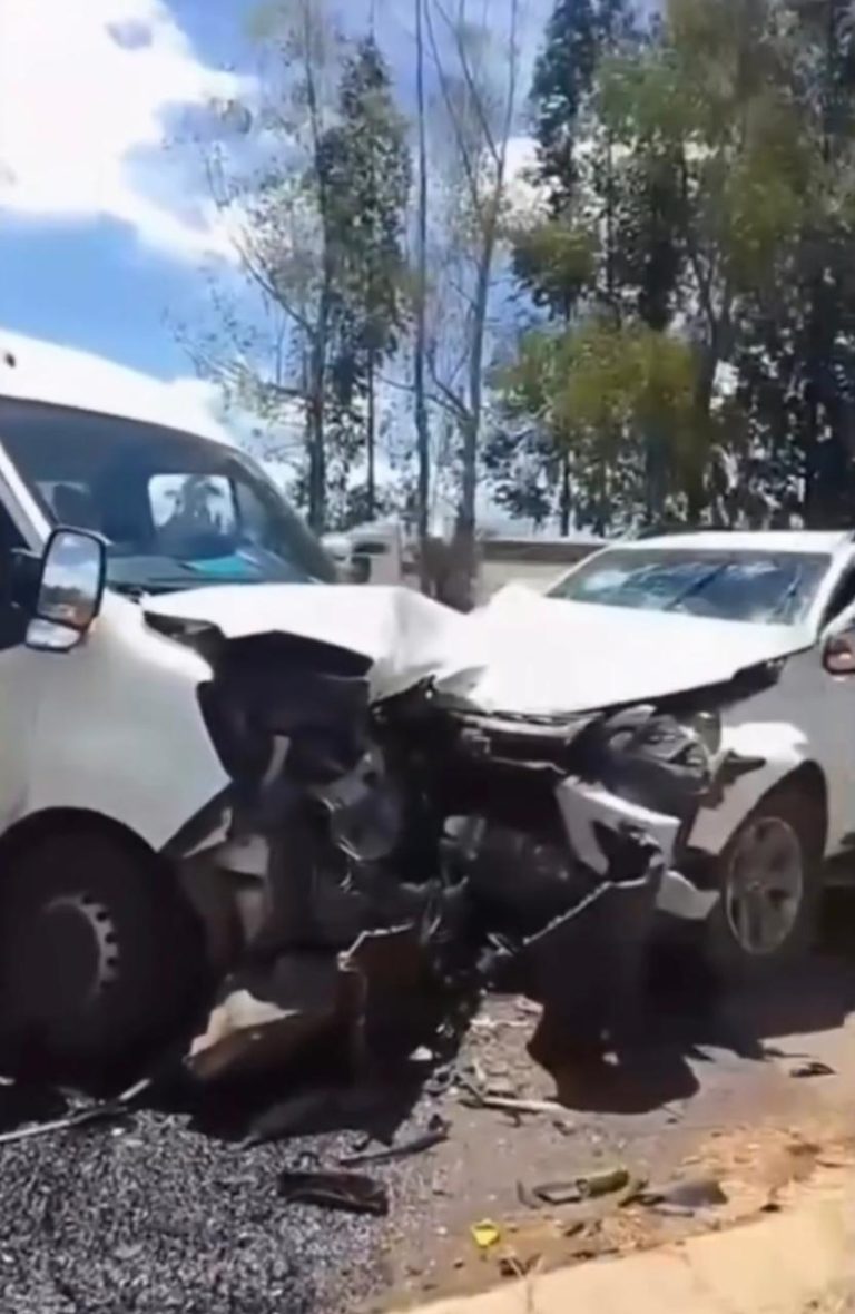 Acidente na GO-330 envolve van da Saúde de Pires do Rio que transportava pacientes para hemodiálise em Catalão
