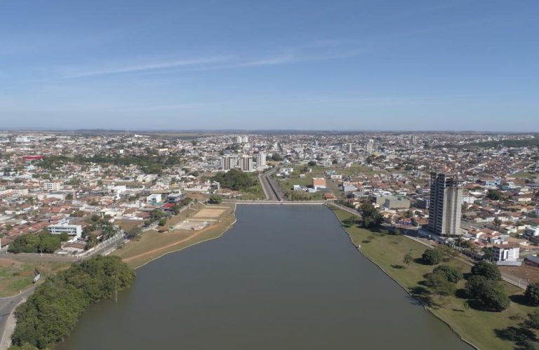 Prefeitura de Catalão inicia campanha do IPTU 2026 com desconto de 10% para pagamento à vista