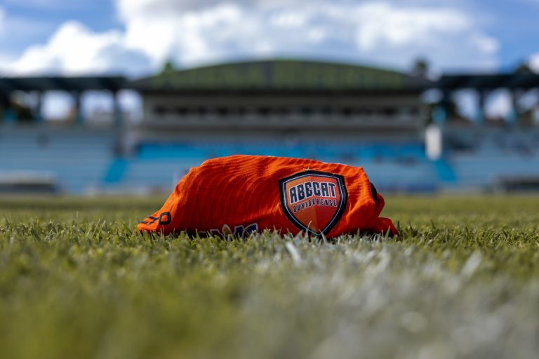 Abecat encara a Jataiense em duelo direto pela liderança do Goianão 2026