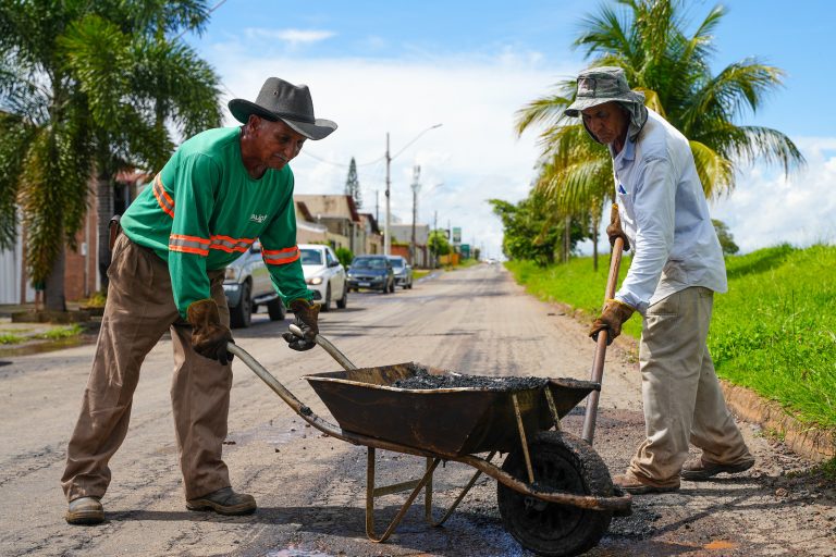 Prefeitura de Catalão mantém frentes de serviço contra buracos no período chuvoso