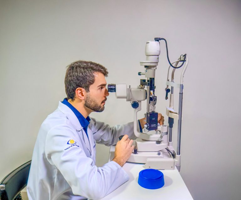 Perda súbita da visão e acidentes oculares exigem atendimento imediato, alerta Dr. Nicolau Abrahão Filho
