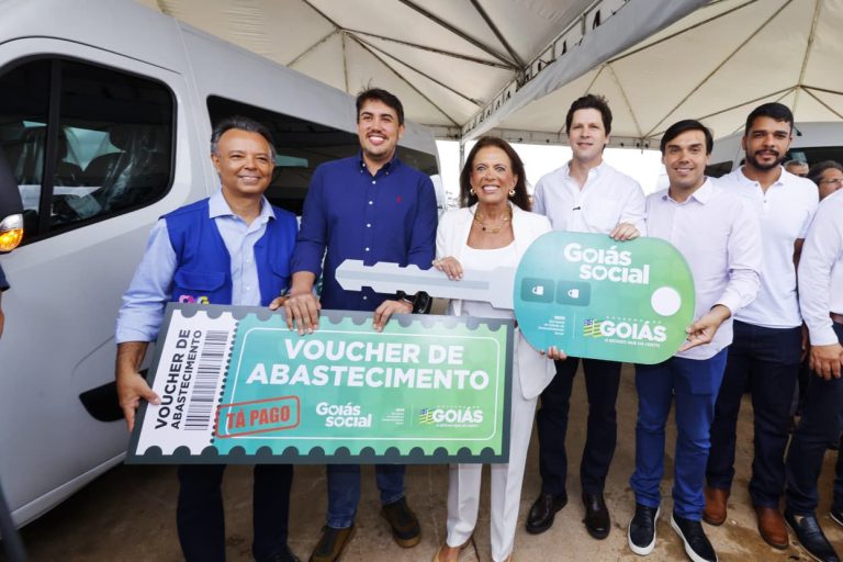 “Investir em assistência social reflete na segurança, na saúde e na educação”, afirma Daniel Vilela ao entregar 246 vans aos municípios