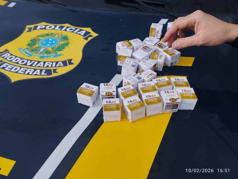 PRF apreende 26 ampolas de medicamento emagrecedor na BR-050, avaliadas em R$ 40 mil