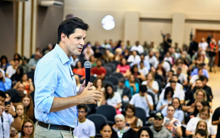 “Premiar desempenho muda o futuro do estudante e fortalece o futuro de Goiás”, diz Daniel Vilela