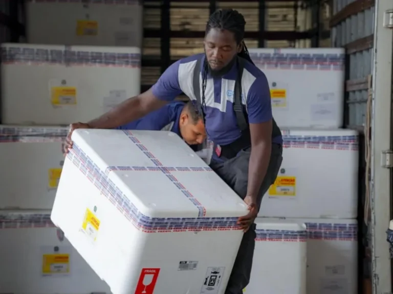 Goiás recebe 16 mil doses da vacina Butantan-DV contra dengue e inicia imunização