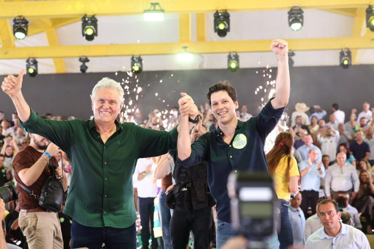 Caiado reúne 209 prefeitos e lança Daniel Vilela ao governo durante grande evento em Jaraguá