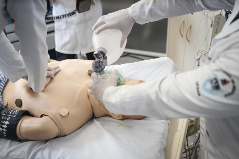 MEC pune cursos de Medicina em Goiás após baixo desempenho no Enamed