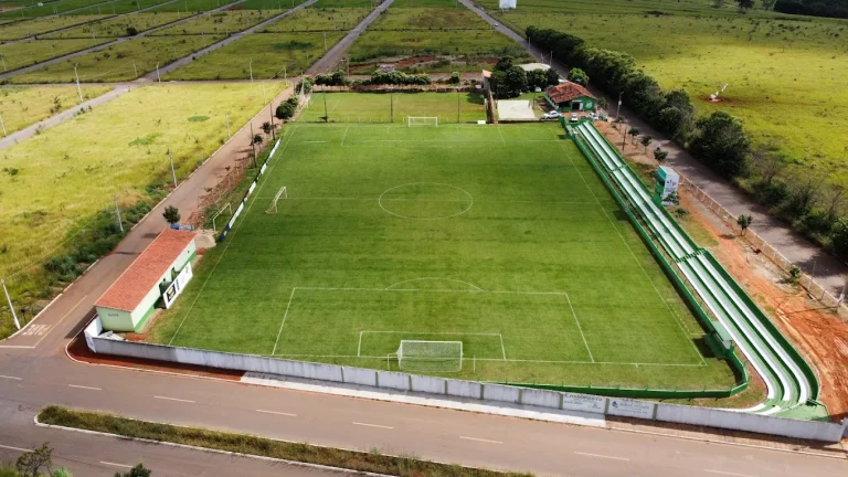 Falta de energia há mais de 30 horas causa prejuízos e revolta em empreendimento no Campo do Olaria, em Catalão