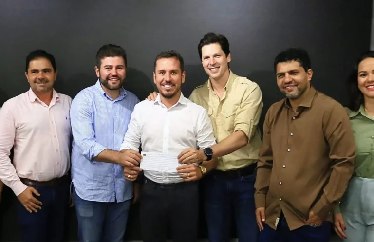 Prefeito de Ouro Verde de Goiás deixa o PL, se filia ao MDB e declara apoio a Daniel Vilela