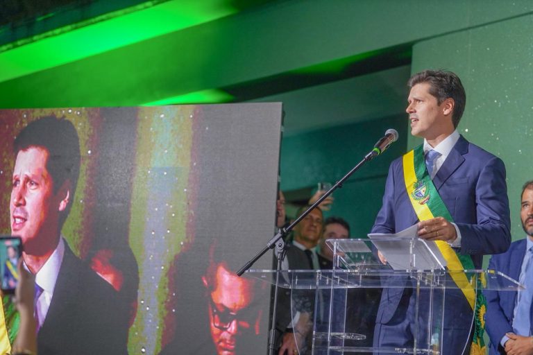 Daniel Vilela assume governo, anuncia mudanças no secretariado e medidas econômicas
