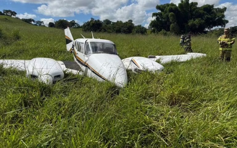 Avião faz pouso de emergência em Trindade após falha nos motores