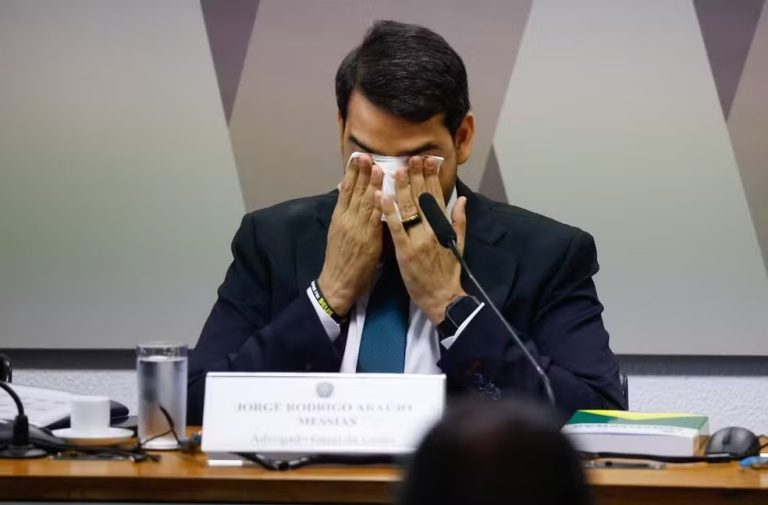 Senado rejeita indicação de Jorge Messias ao STF e impõe derrota a Lula