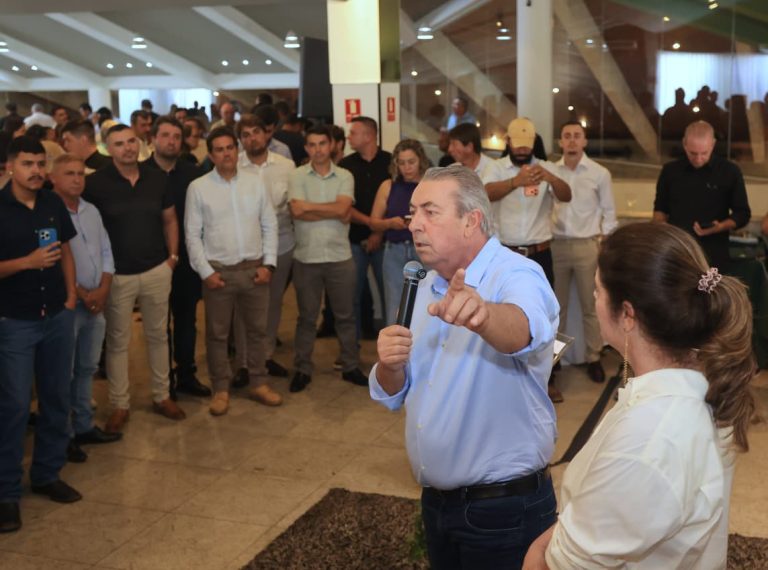 Zé Mário recebe apoio de 106 prefeitos e ganha força para vice de Daniel Vilela