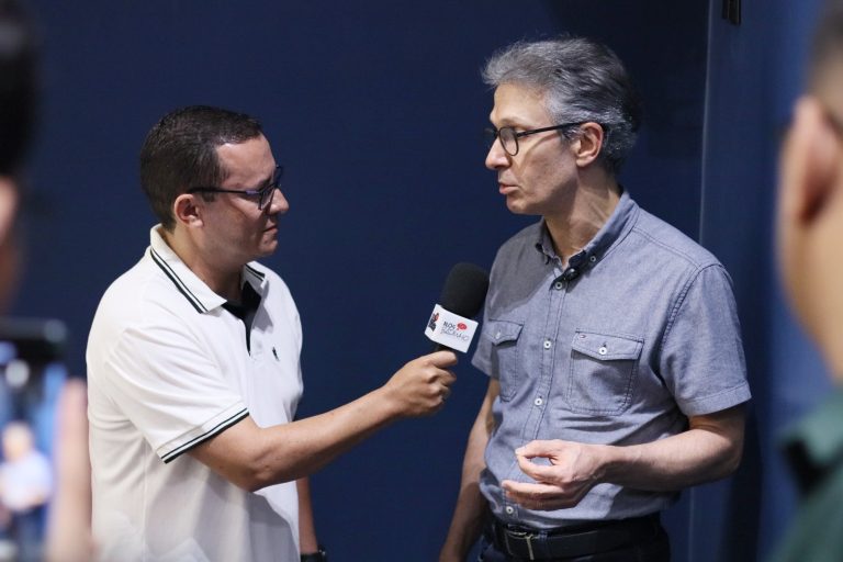 Zema percorre Goiás, defende união da direita e faz críticas ao Judiciário durante visita a Catalão