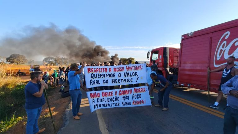 Protesto de produtores rurais interdita GO-330 entre Catalão e Ipameri