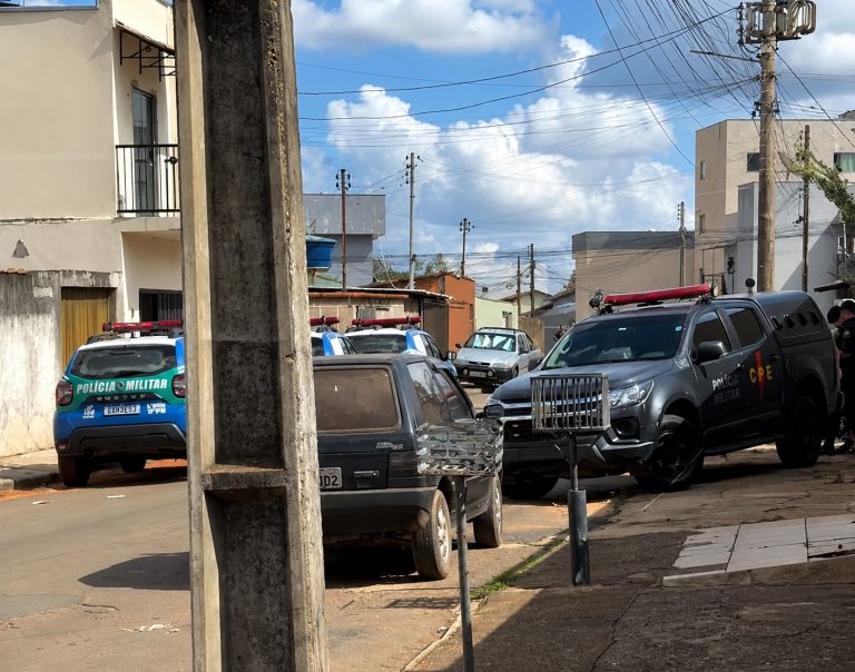 Ocorrência com homem em surto termina em morte após confronto com policiais em Catalão