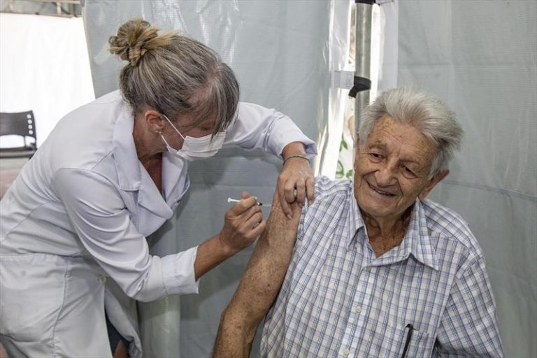 Prefeitura de Catalão inicia vacinação contra Influenza na zona rural para grupos prioritários